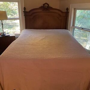 King/queen Tan Matelassé Leaf Pattern Coverlet Bedspread  96 X 104